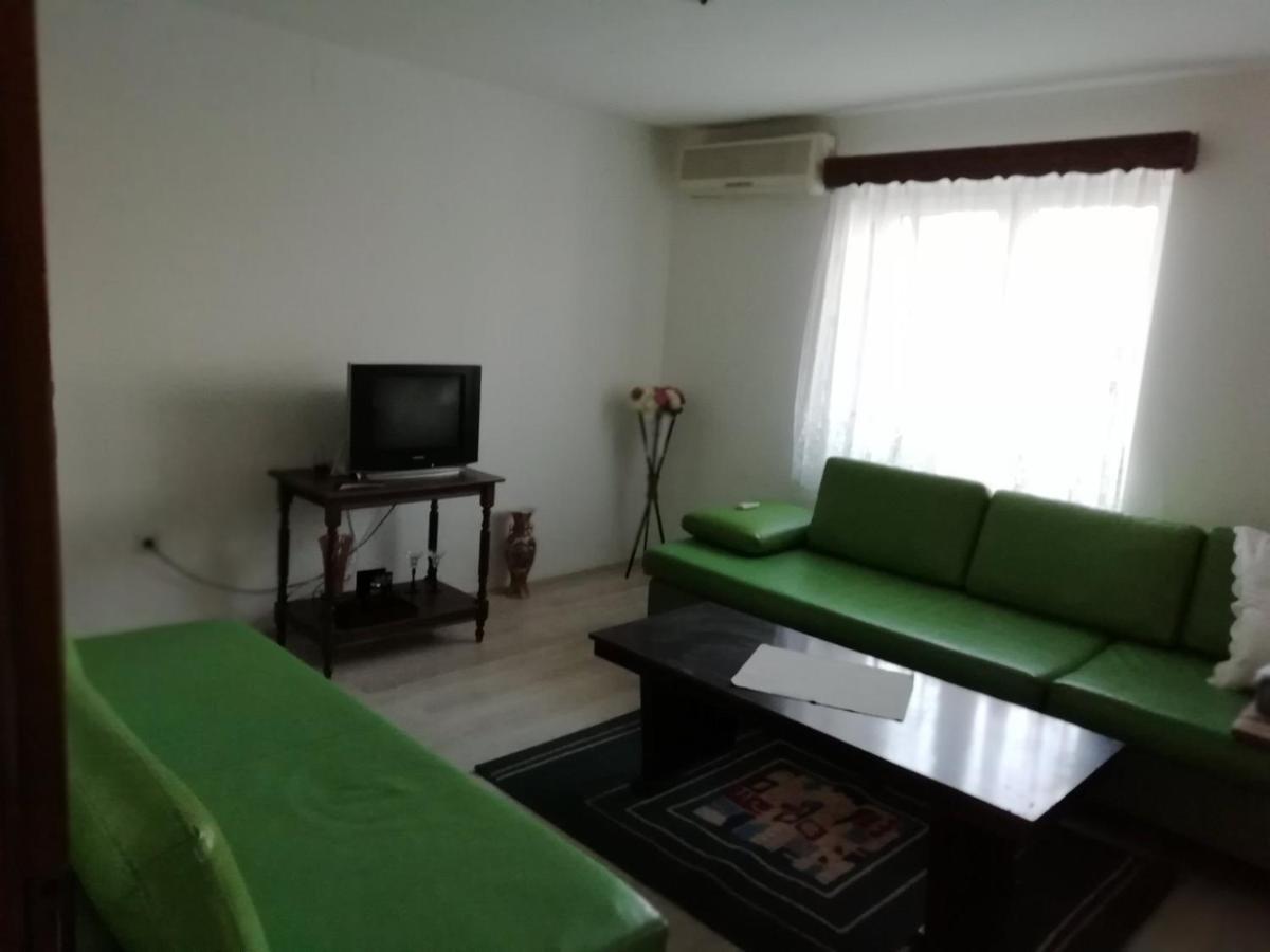 Lydia Center Apartment Велес Экстерьер фото